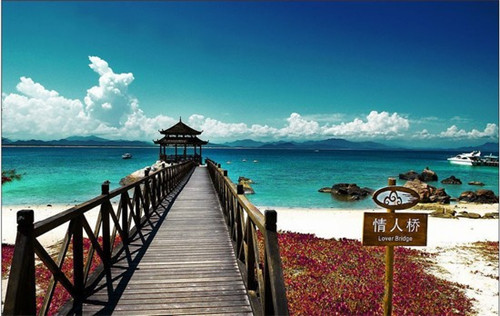 加盟三居黄焖鸡开店赚钱吗，2025三居黄焖鸡加盟都有哪些优势