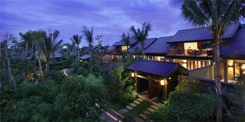 租旅游大巴车一天多少钱长途（旅游大巴车租车）